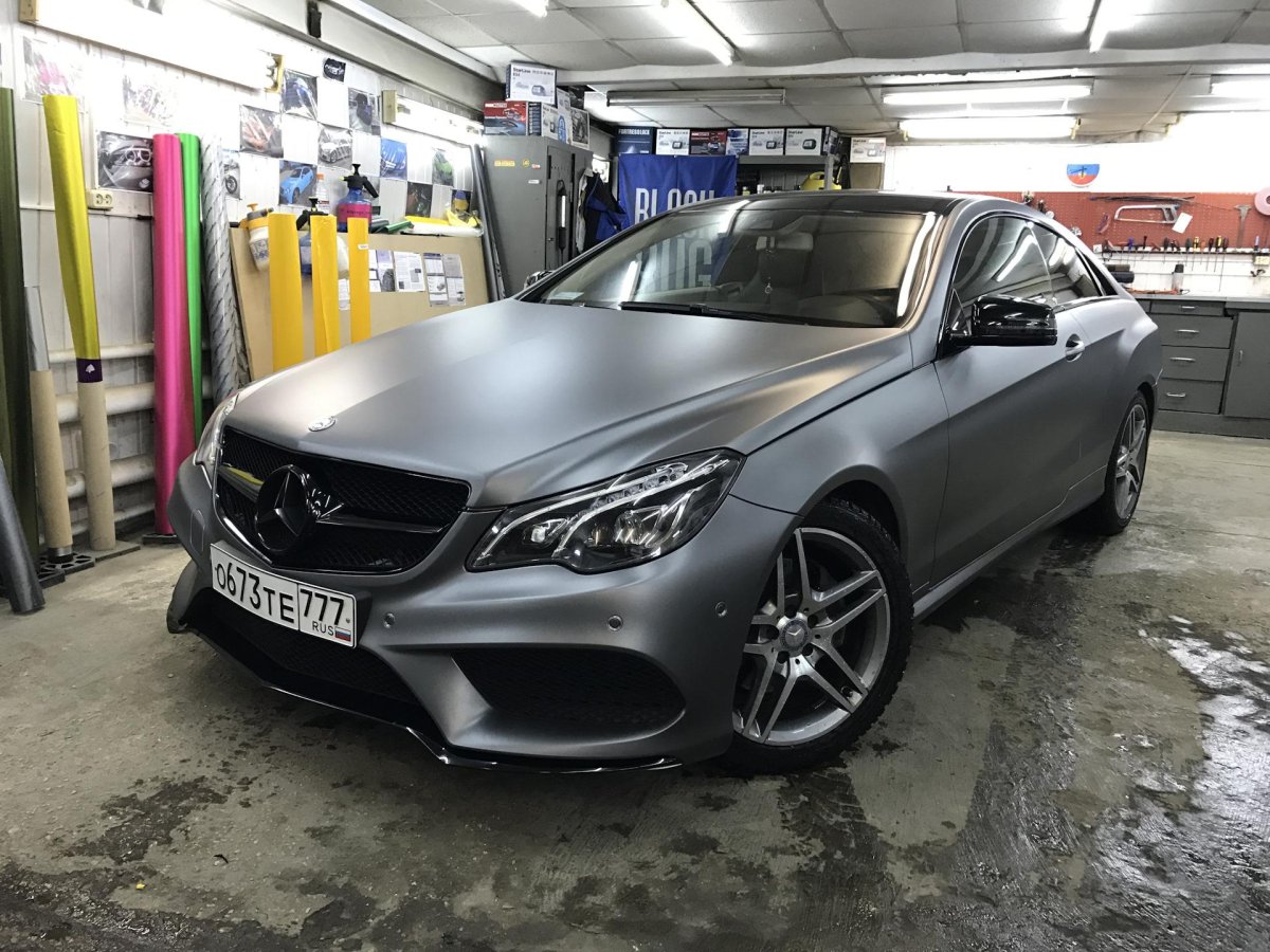 Мерседес е200 матовый черный