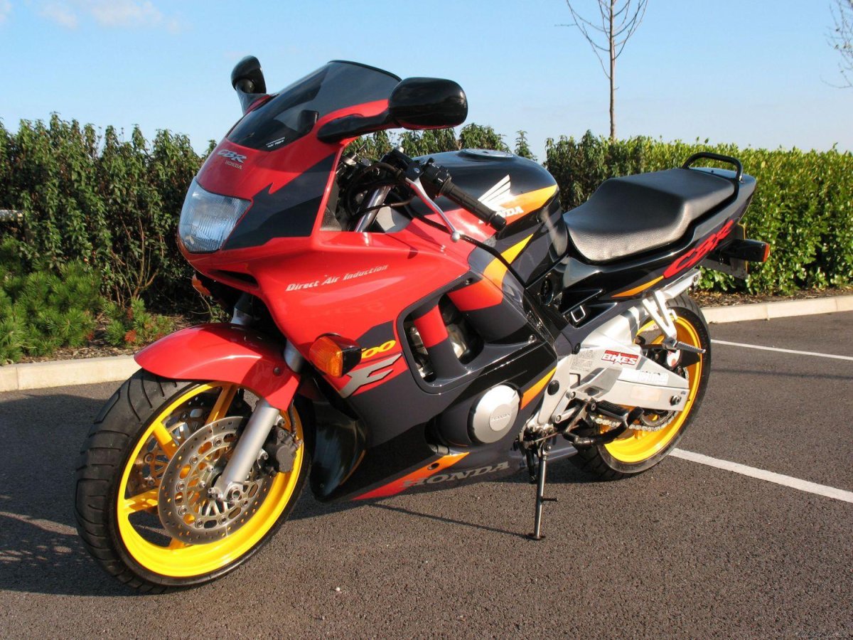 Хонда СБР 600 Ф