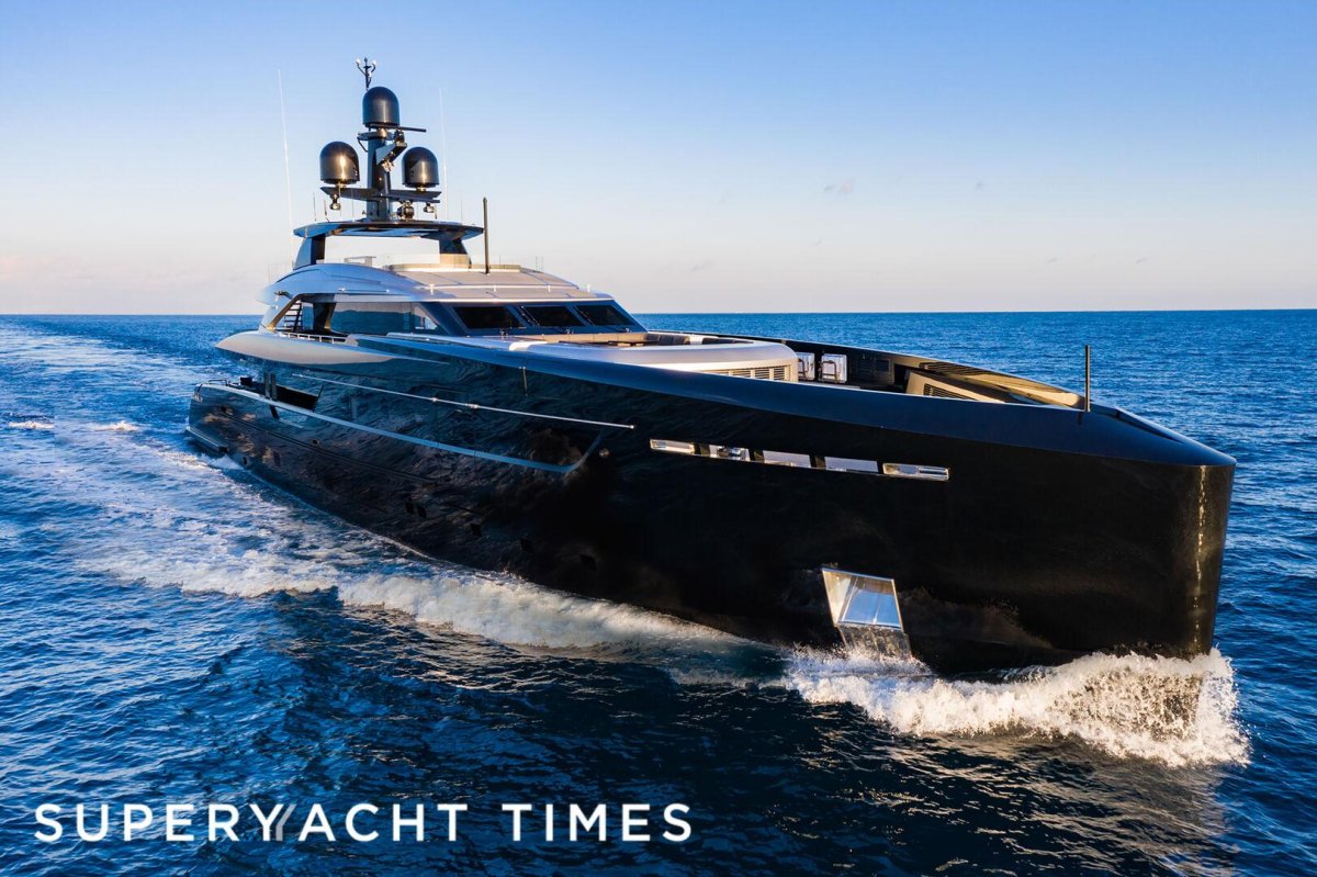 Яхта Олокун