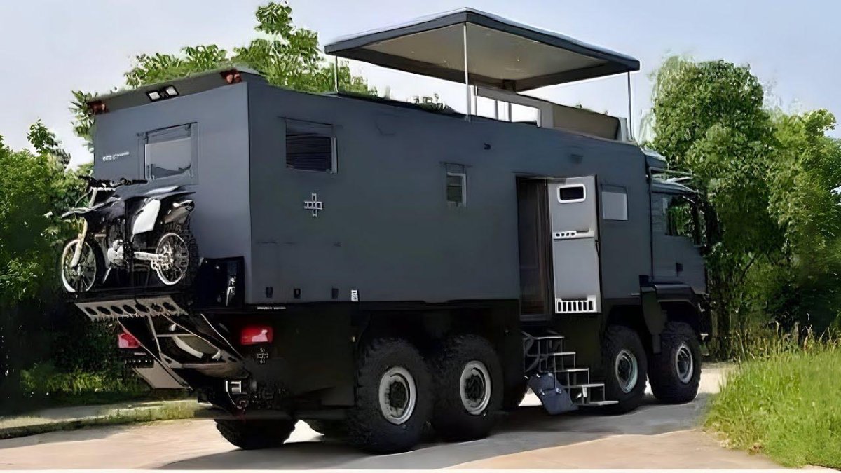 Автодом Mercedes 8x8 Expedition