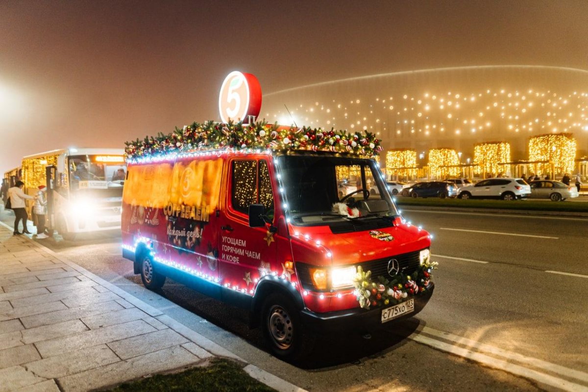 Красный фудтрак