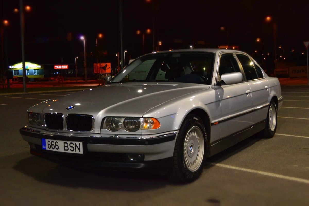 BMW 7 34 кузов