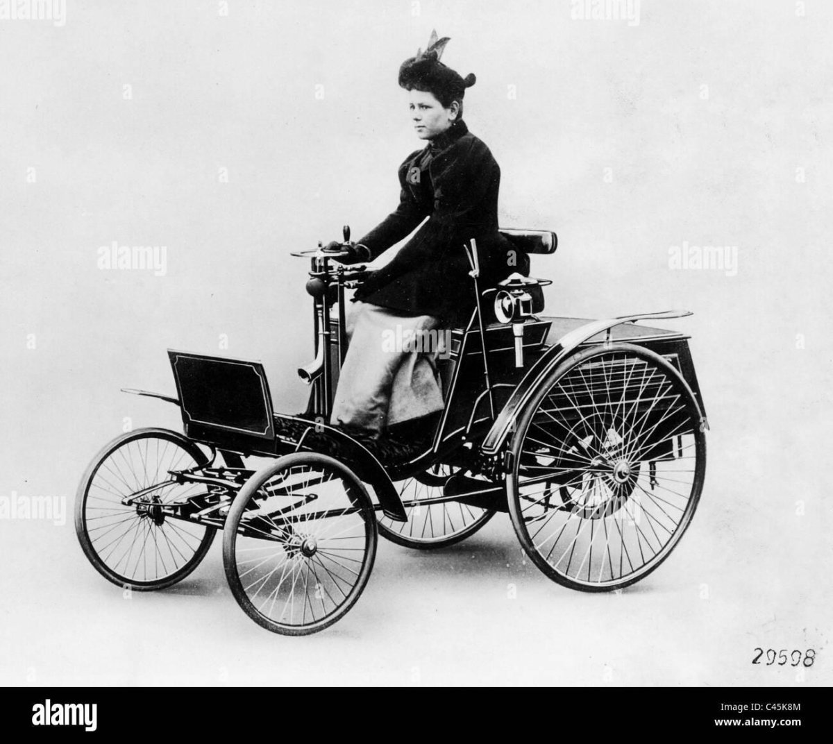 Автомобиль Карл Бенц 1885 год