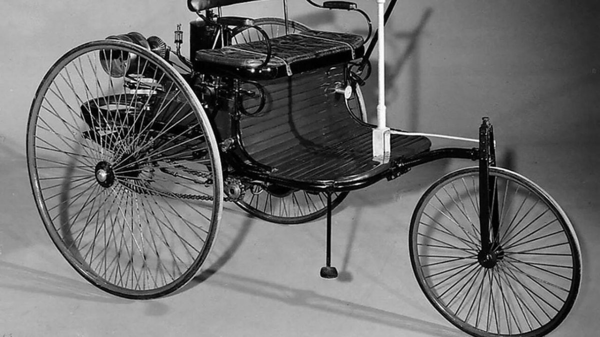 Первый автомобиль 1885 Карл Бенц