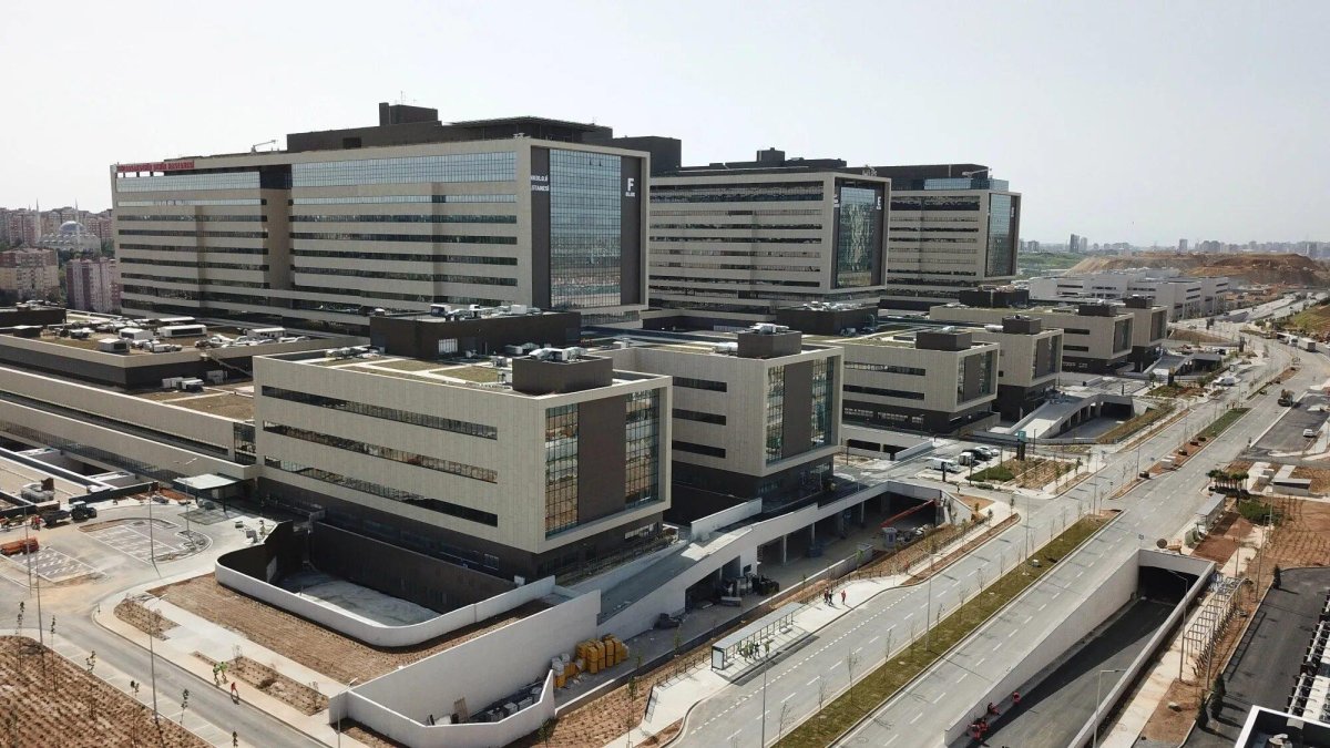 Başakşehir çam ve Sakura şehir Hastanesi) Стамбул.