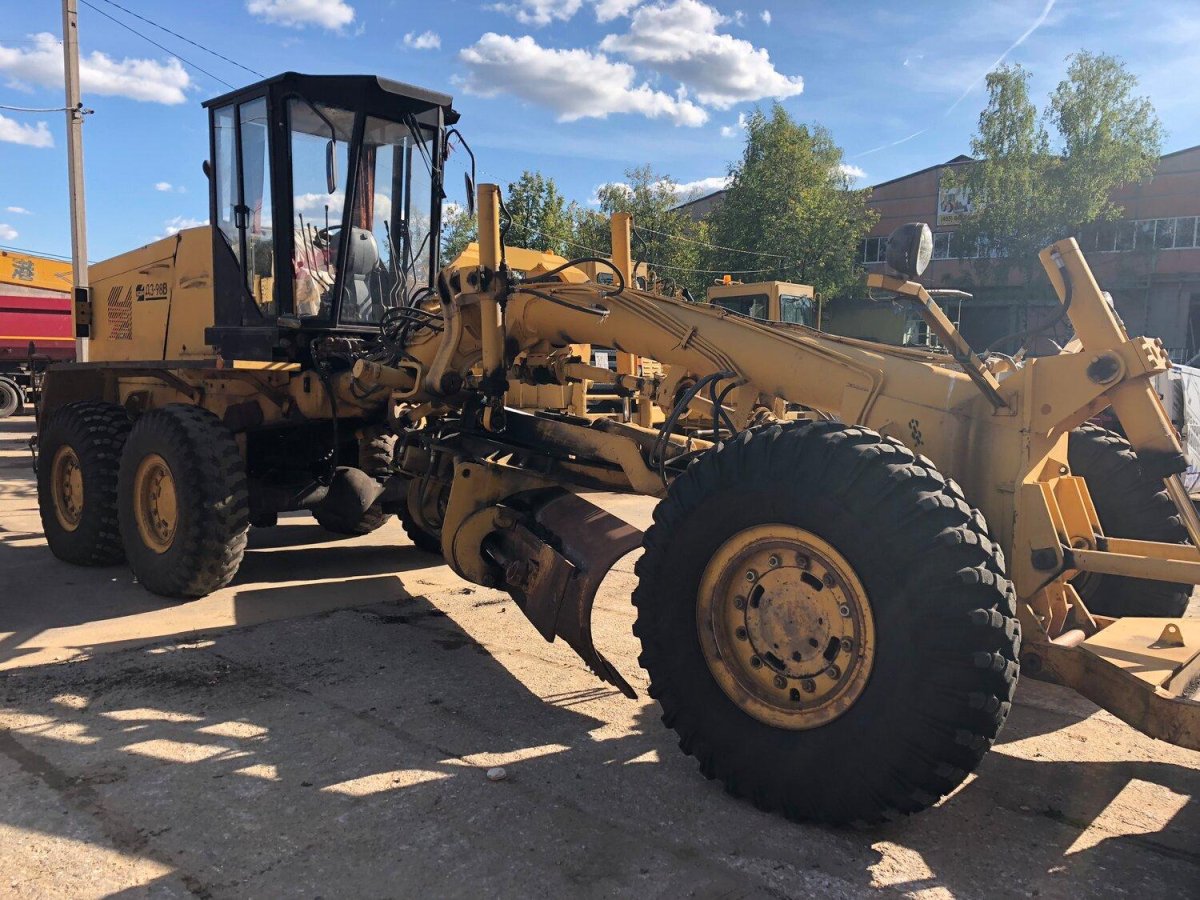 Грейдер ЧСДМ ДЗ-98