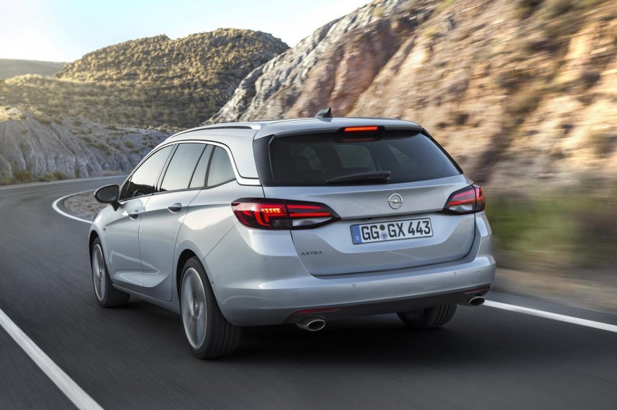 Opel Astra Sports Tourer 2015