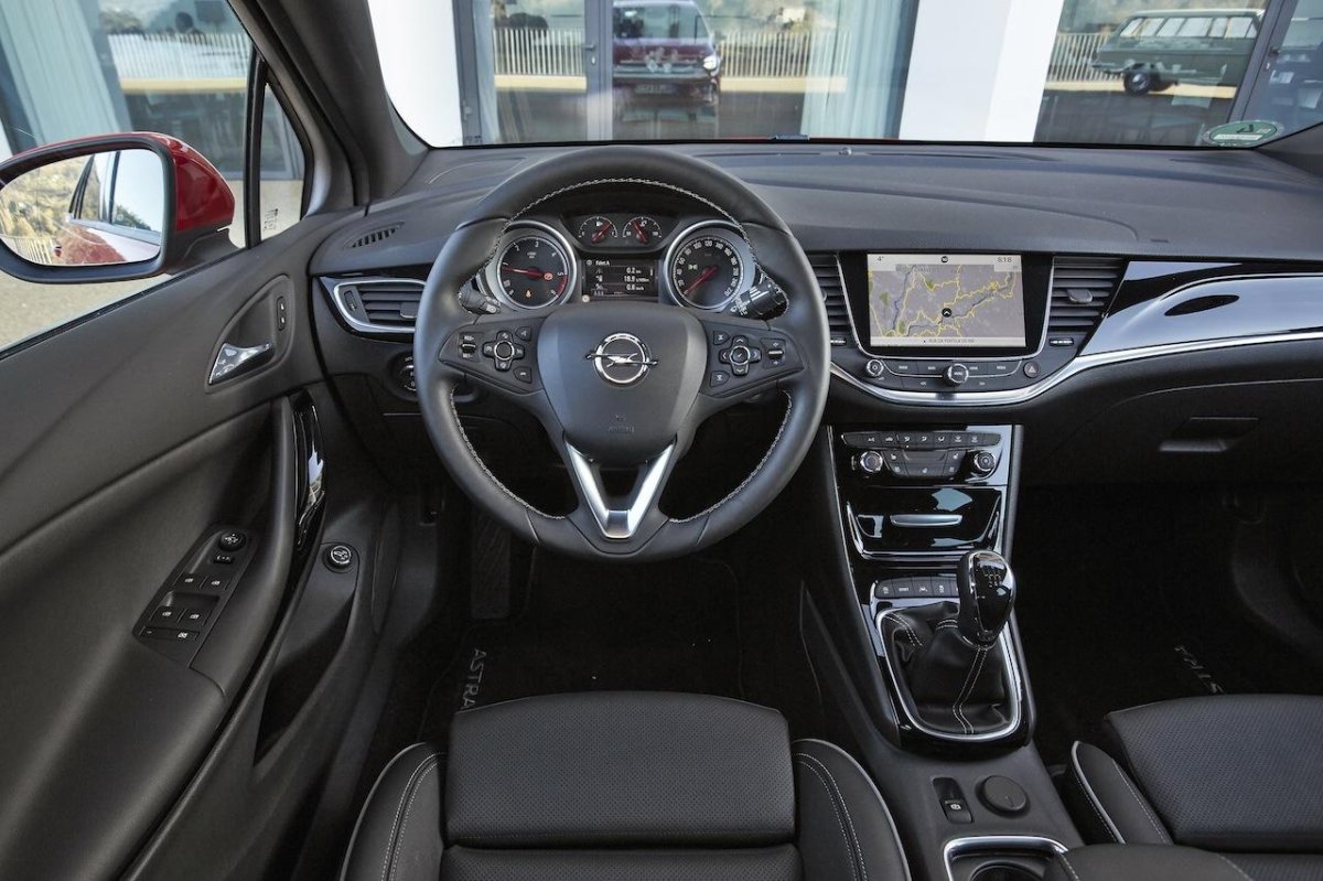 Opel Astra 2017 салон