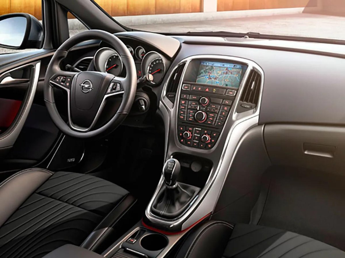 Opel Astra 2012 салон