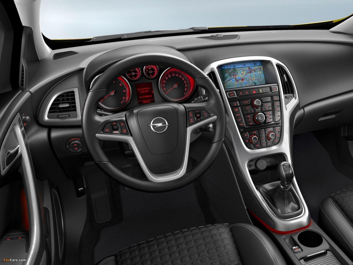 Opel Astra GTC 2012 салон