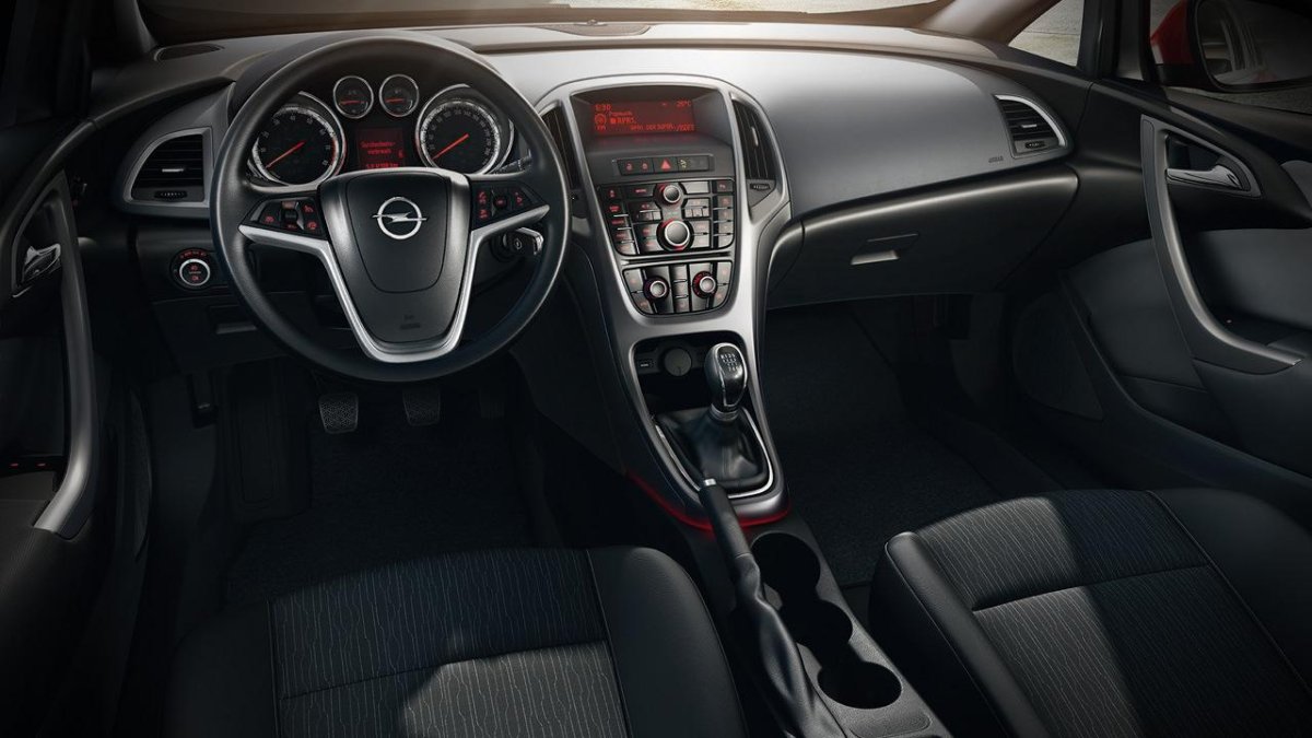 Opel Astra j торпеда