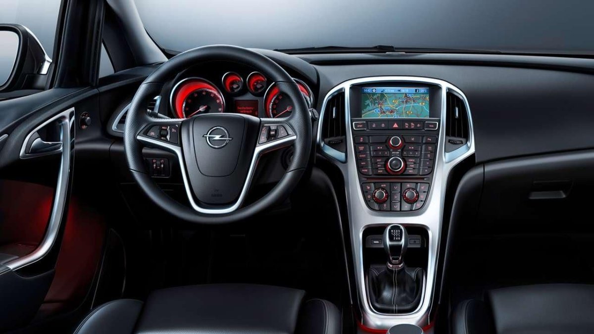 Opel Astra Sports Tourer 2013