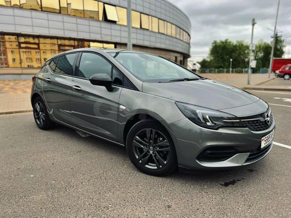 Опель Астра 2020