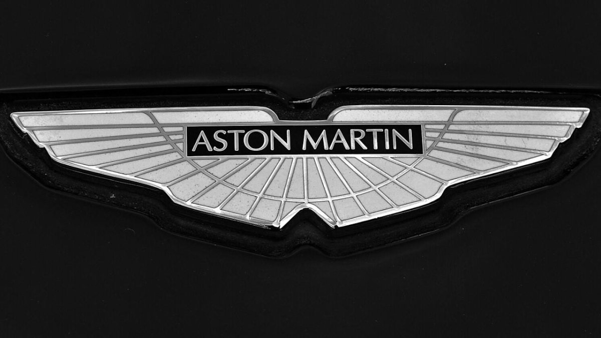 Астон Мартин значок