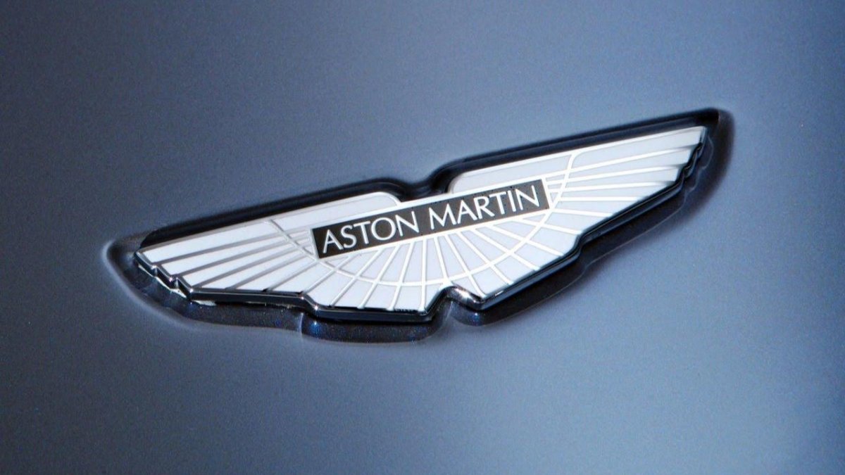 Aston Martin шильдик