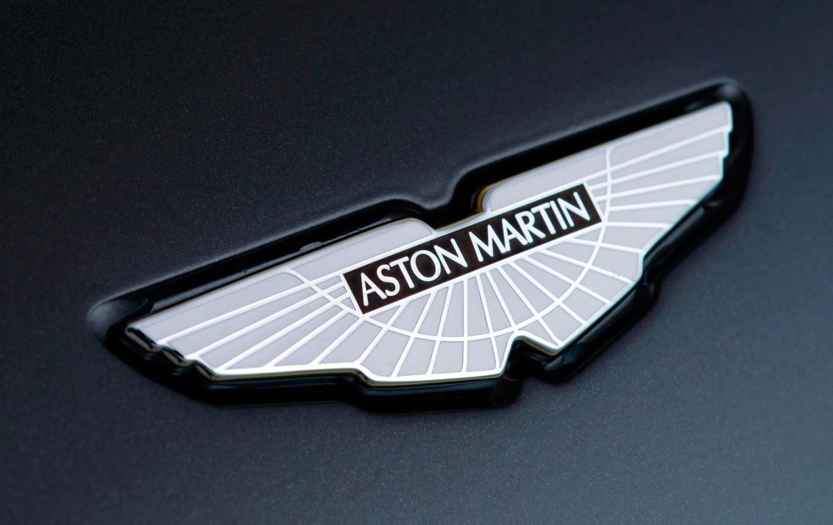 Астон Мартин значок фото