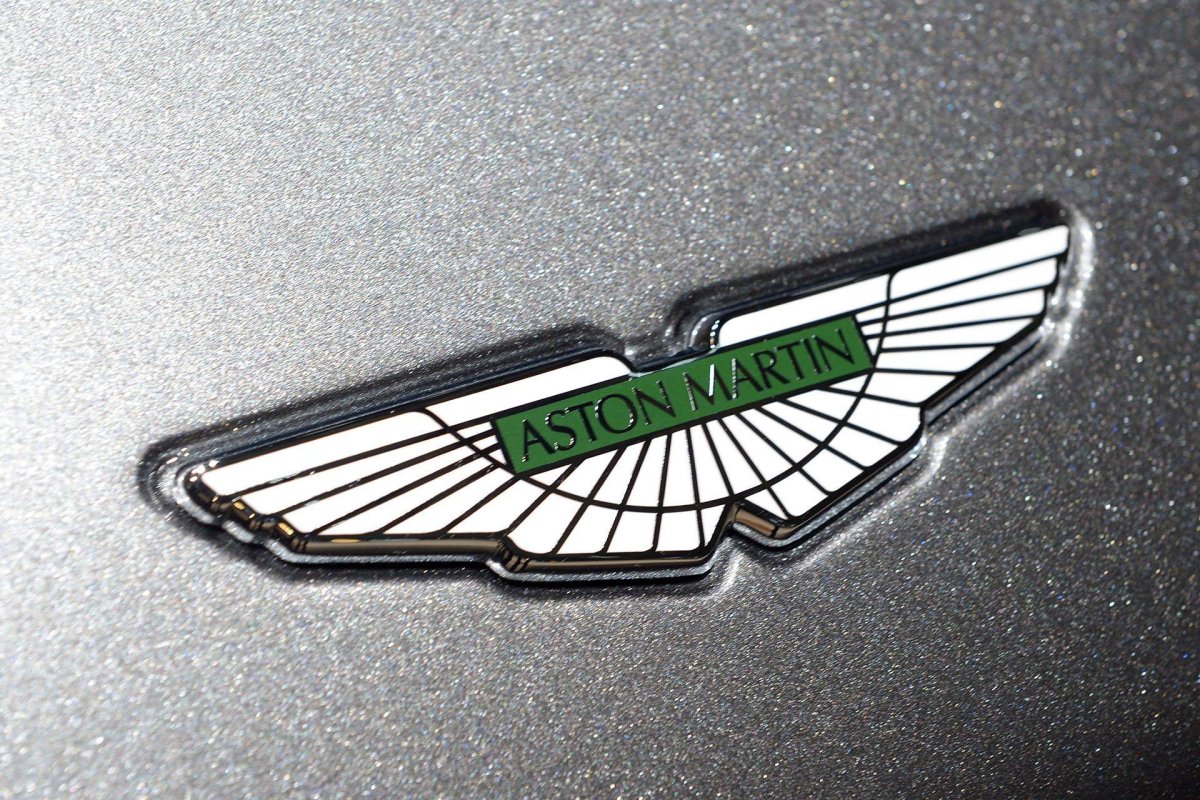 Марка машины Астон Мартин
