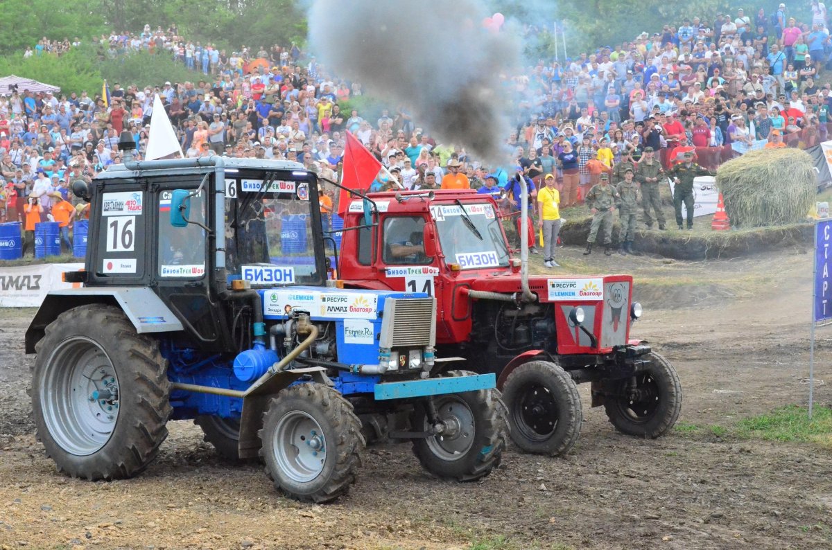 Бизон шоу гонки на тракторах