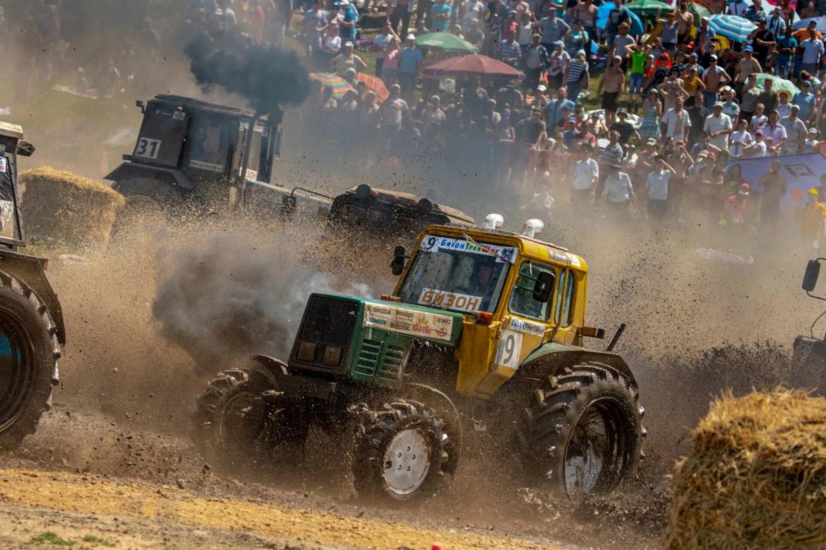 Гонки на тракторах Бизон трек шоу