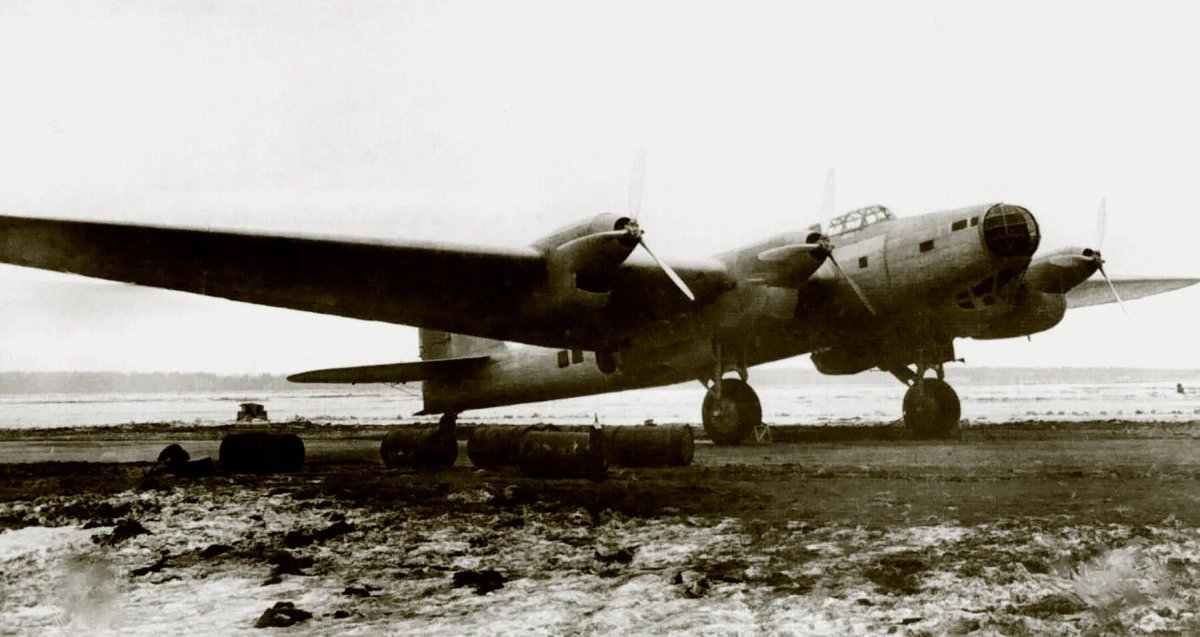 Самолет Петляков пе-8