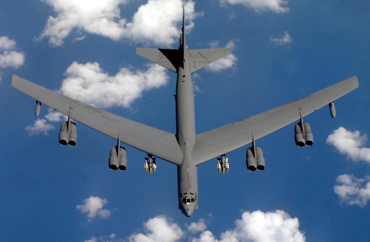 Стратегические бомбардировщики b-52h