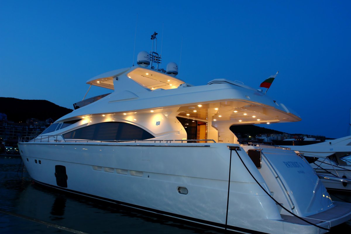 Моторная яхта Ferretti
