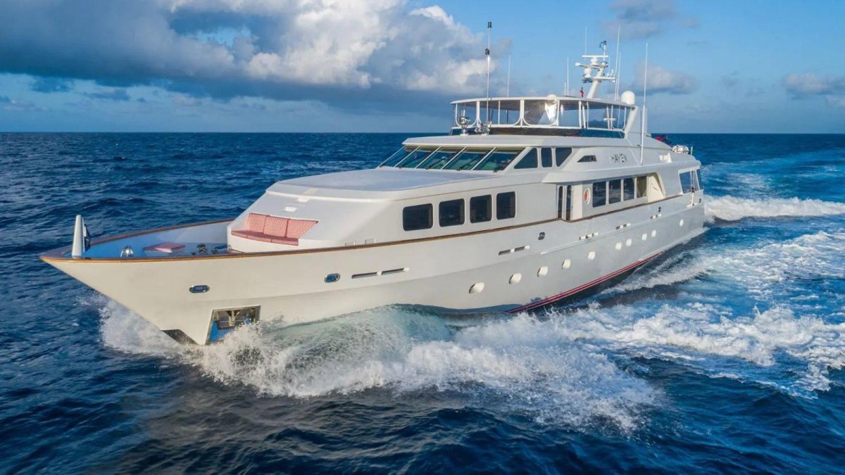 Моторная яхта