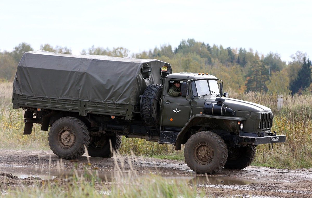 Грузовой Урал-43206