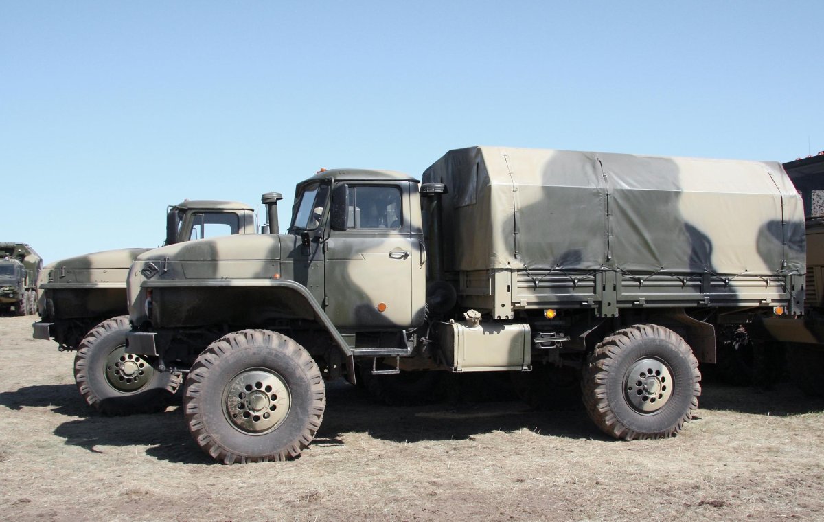 Урал грузовик 43206