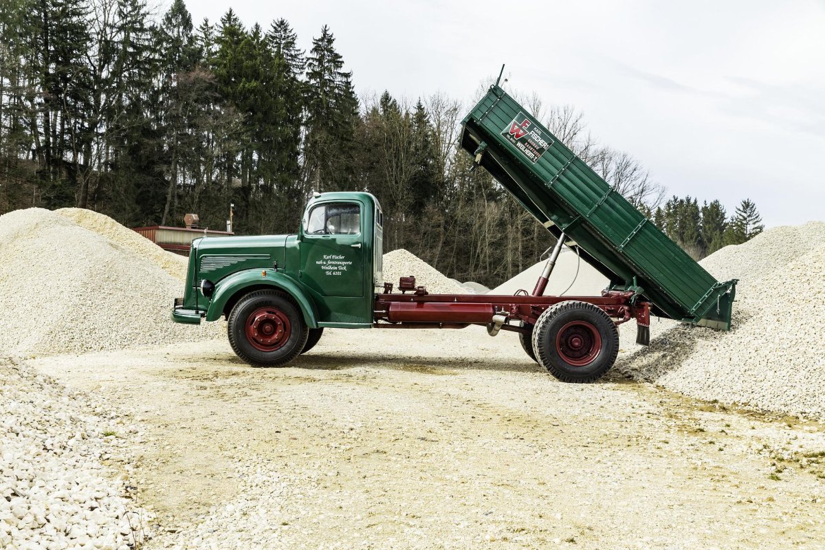 Самосвал Mercedes-Benz