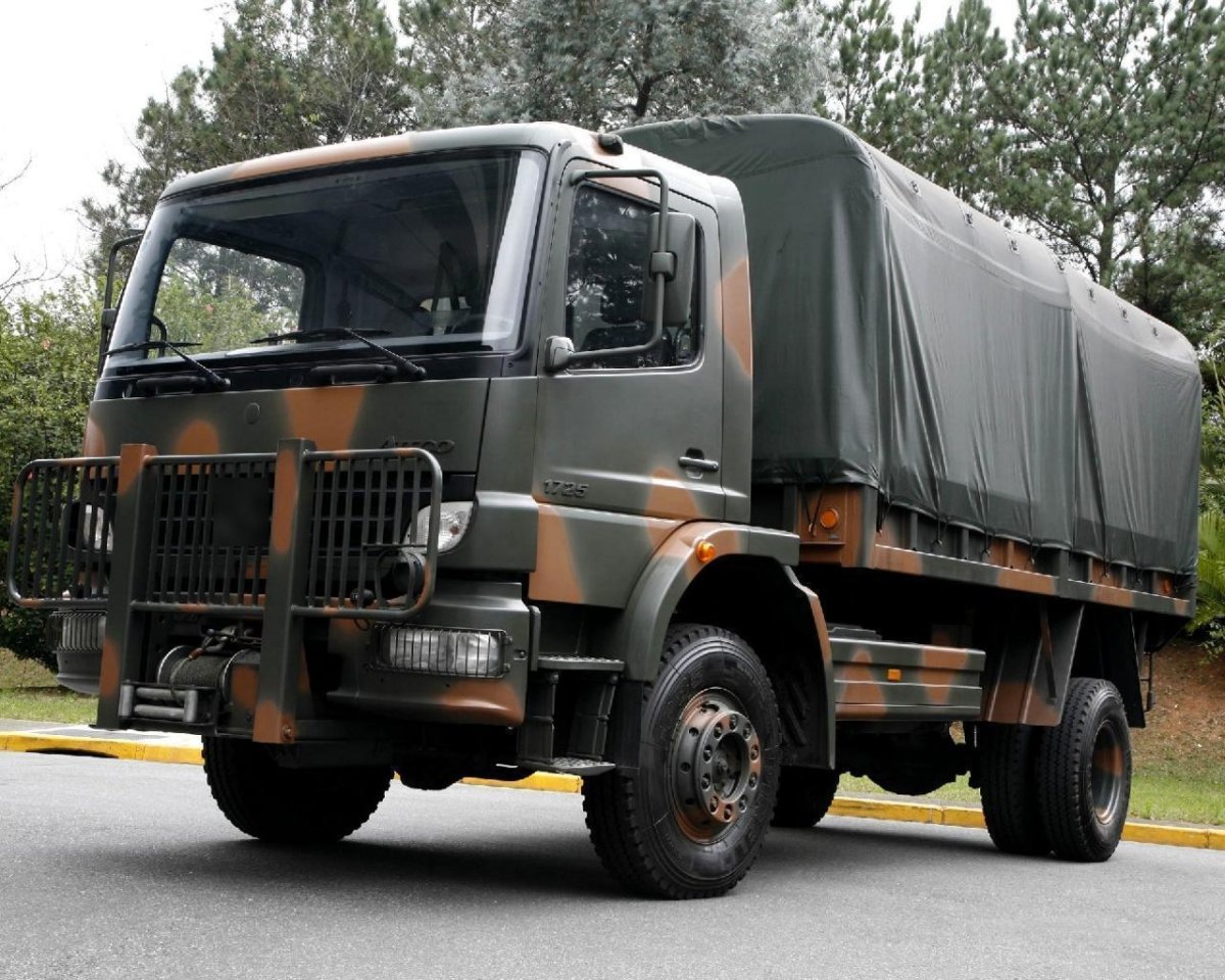 Грузовик Мерседес 4x4