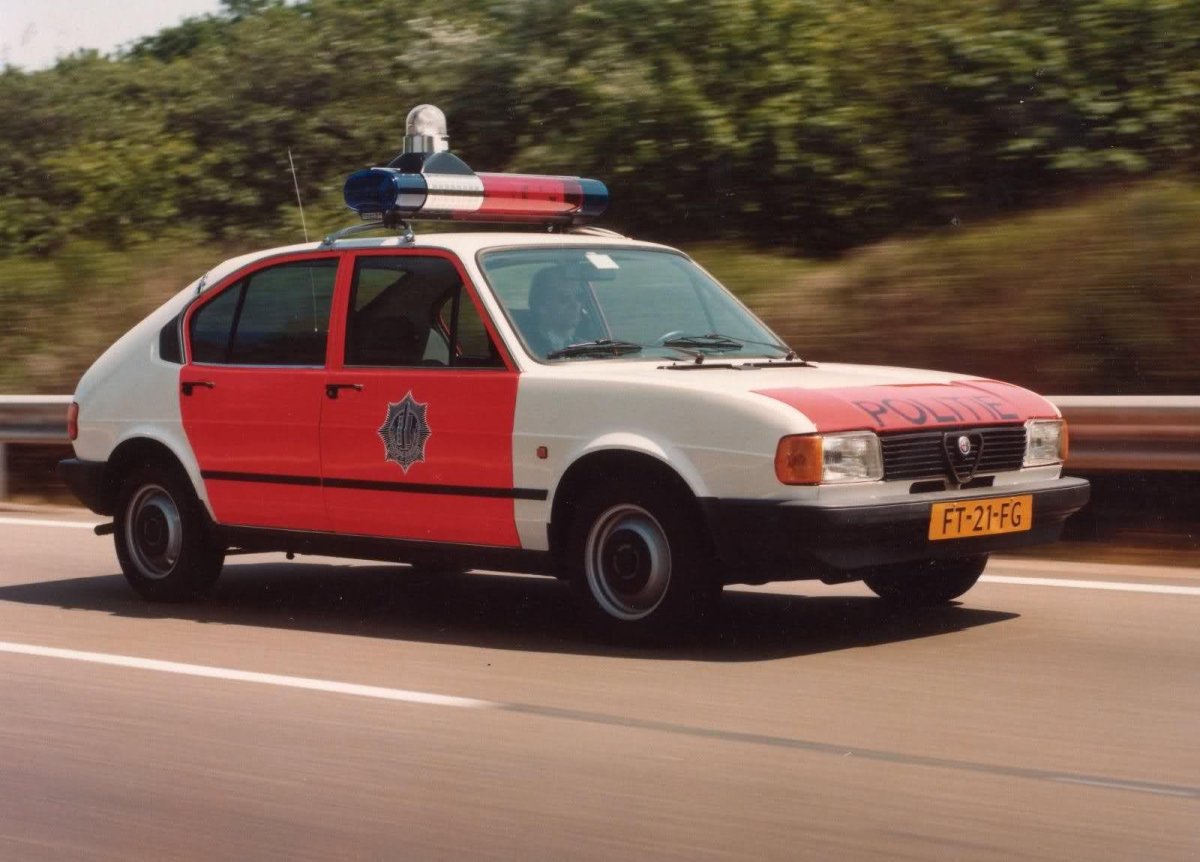 Полицейские автомобили в Голландии