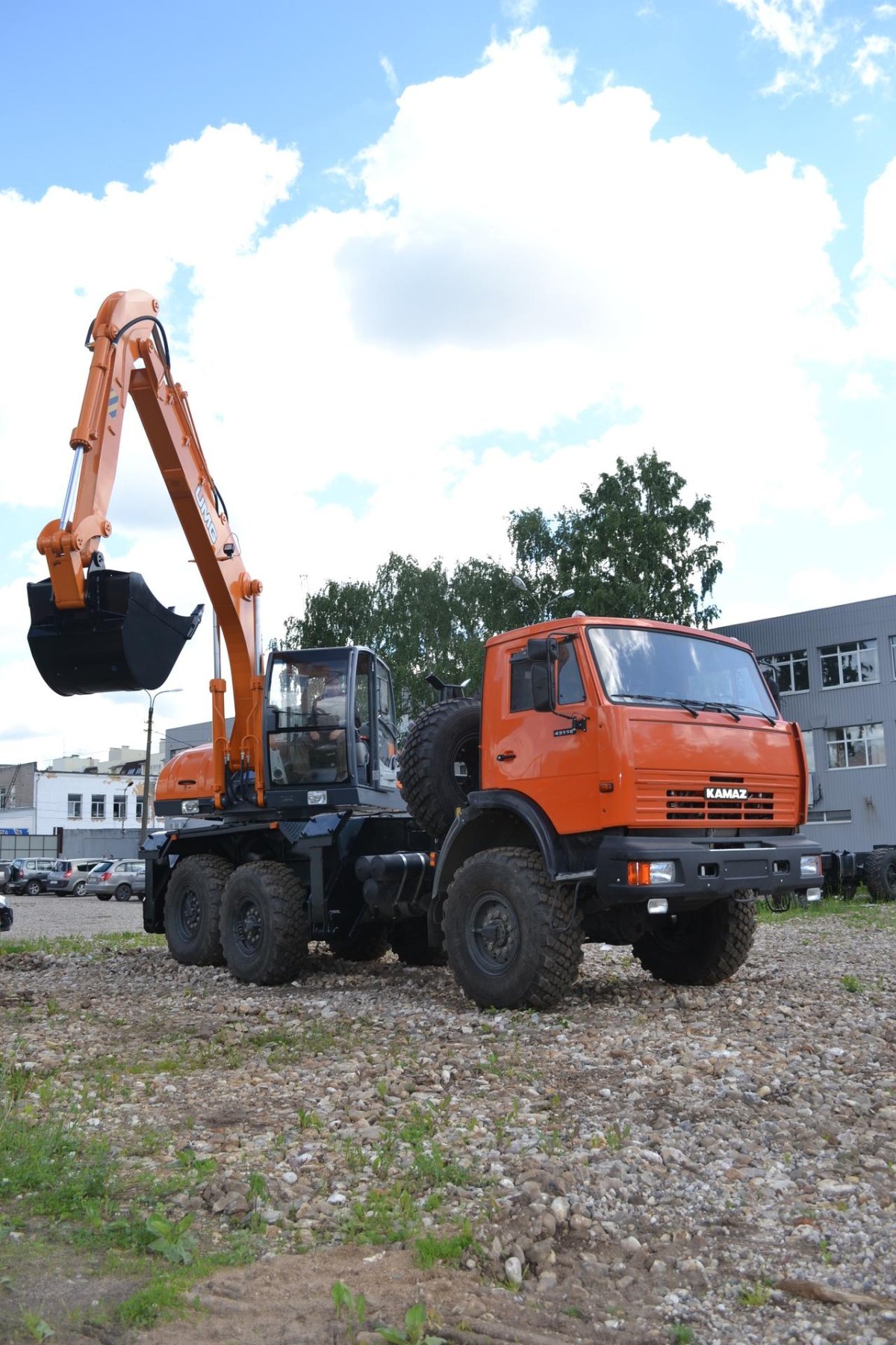 КАМАЗ 43118 экскаватор е195а