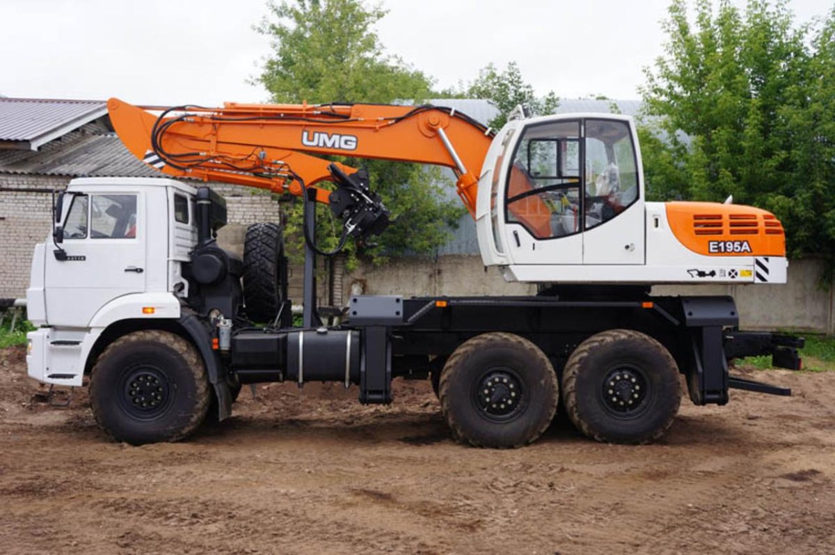 Экскаватор на шасси КАМАЗ 43118