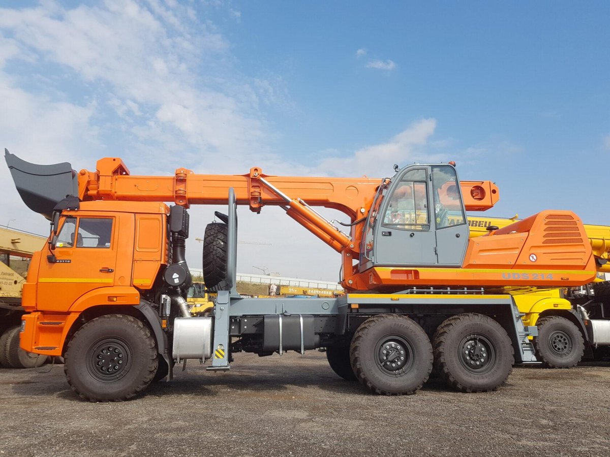 Экскаватор-планировщик КАМАЗ 53228-15 ЭО-43212