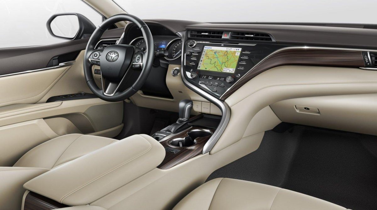 Тойота Камри 2022 салон