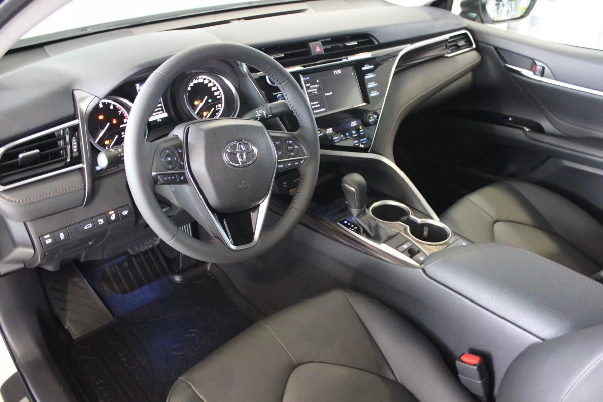 Toyota Camry xv70 салон