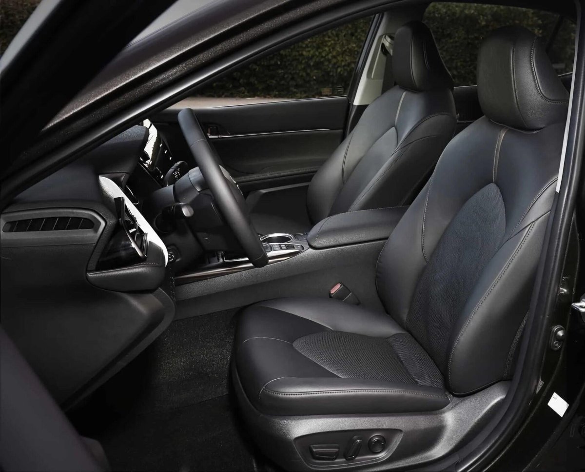 Кожаный салон Камри 70