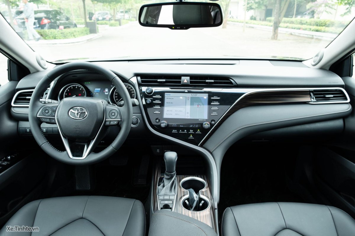 Тойота Камри 2019 салон