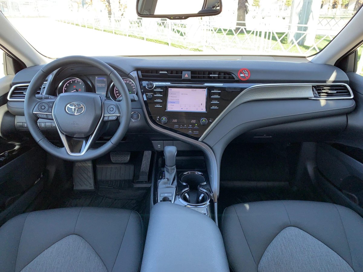 Toyota Camry 2019 салон
