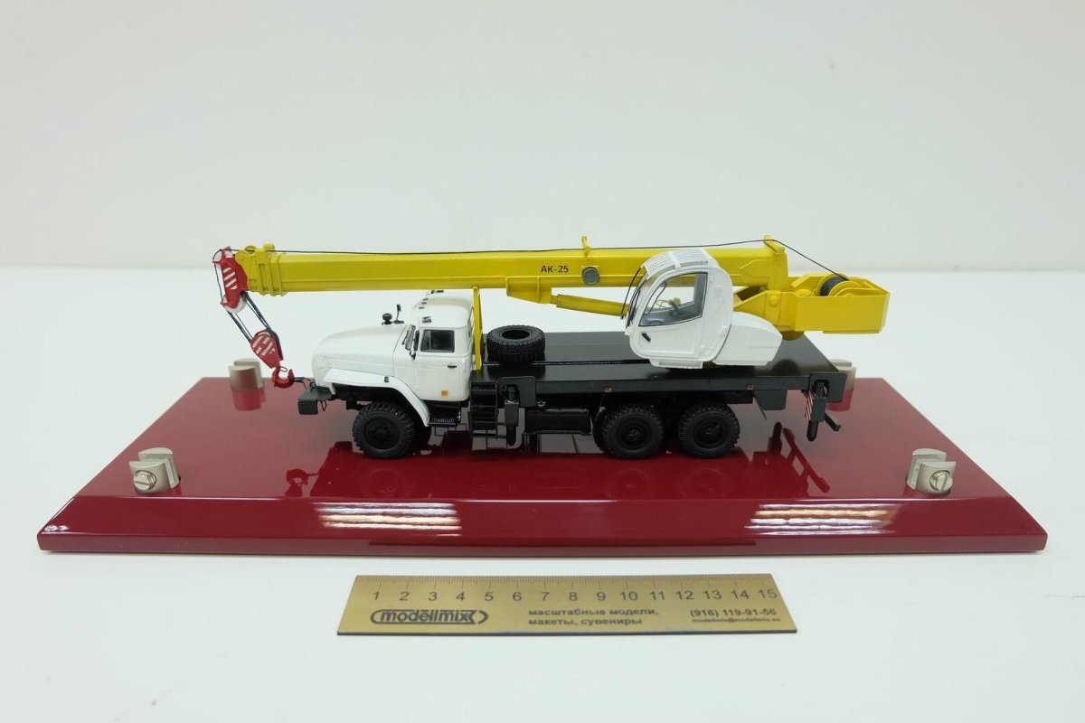 Модель автокрана 2105 Либхер