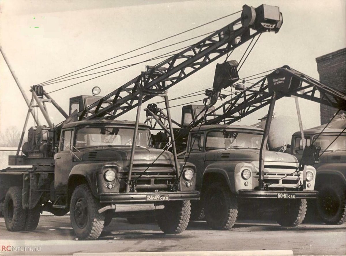 ЛАЗ 690 автокран