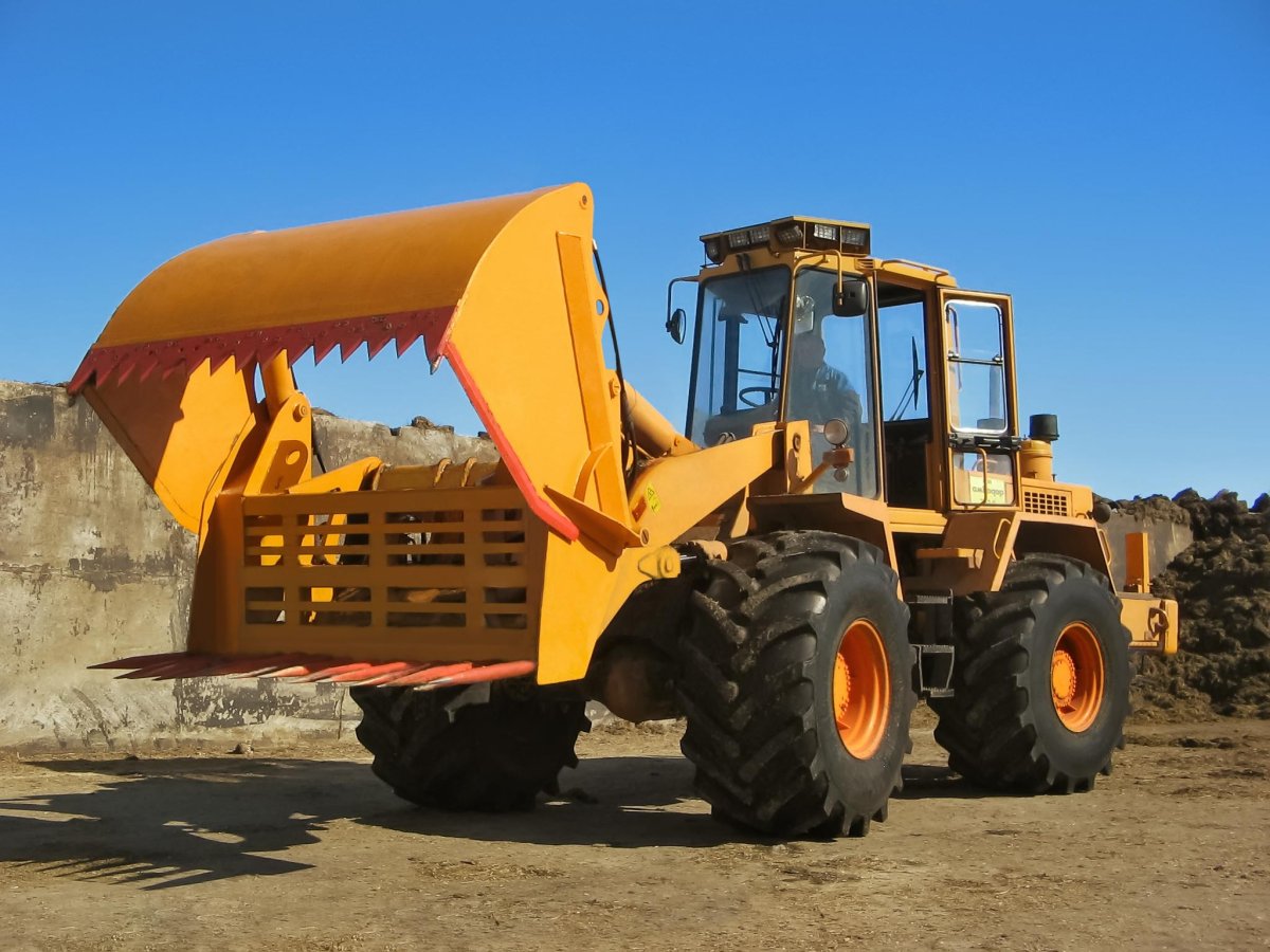 Погрузчик универсальный Амкодор 352с