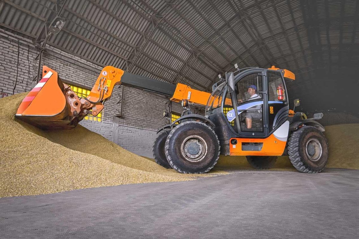 Погрузчик с телескопической стрелой Amkodor t400-70