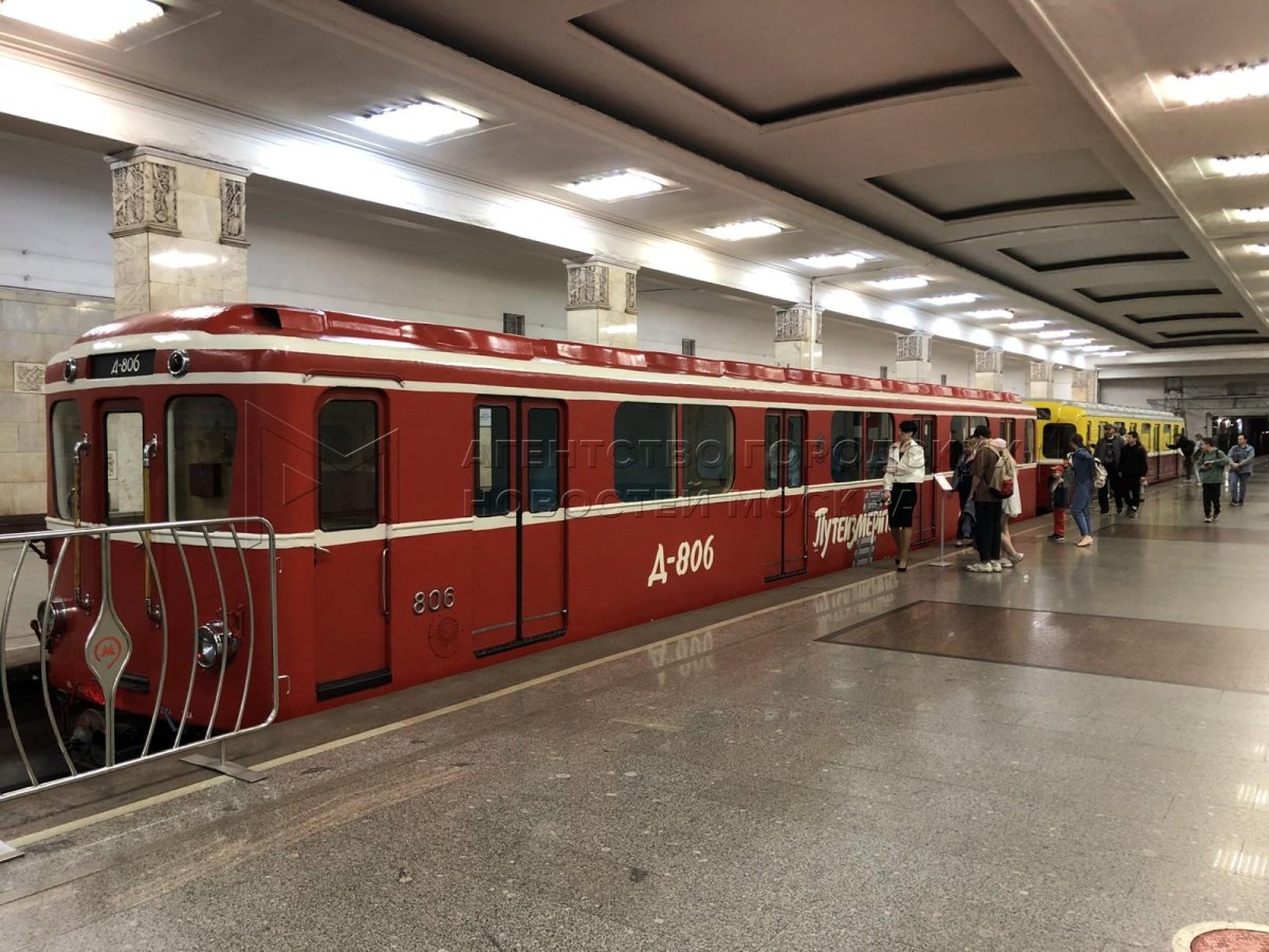 Выставка ретро вагонов метро на Партизанской