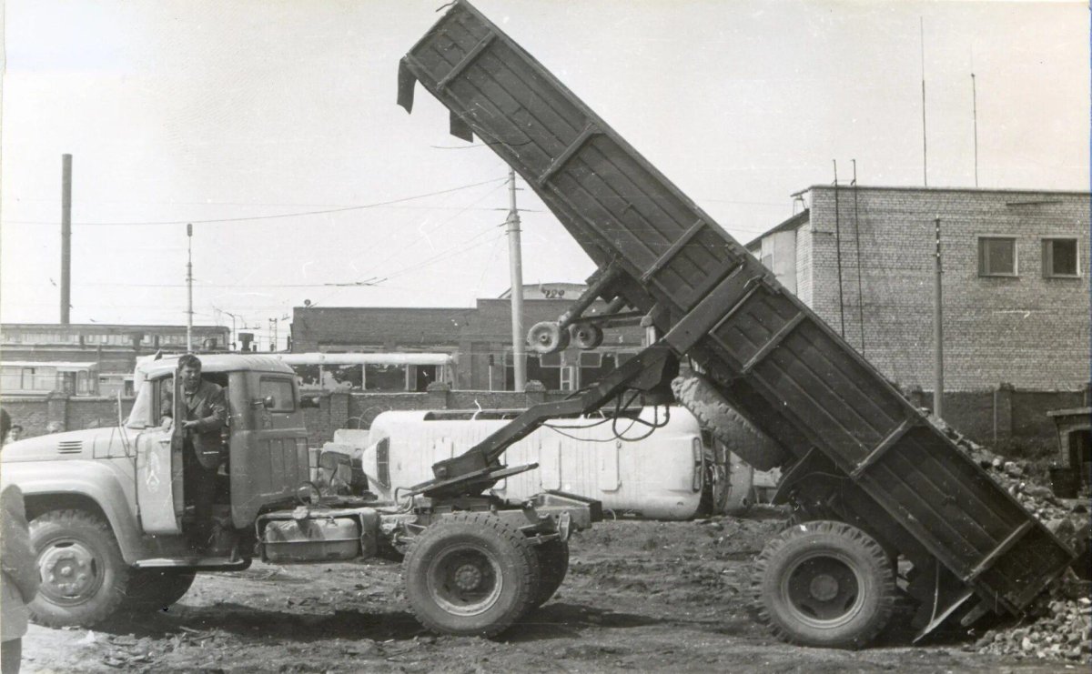 ЗИЛ 130 в1 с полуприцепом