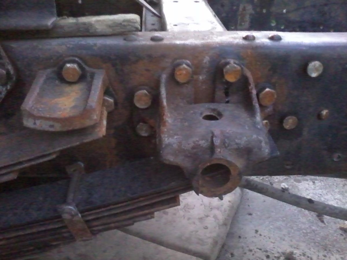 Рессоры на раме ЗИЛ 130