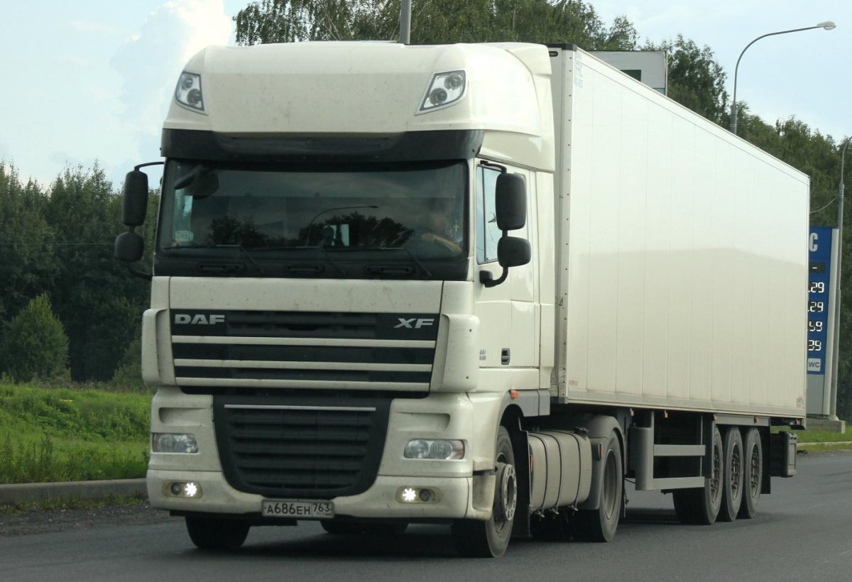 Фура DAF XF 105