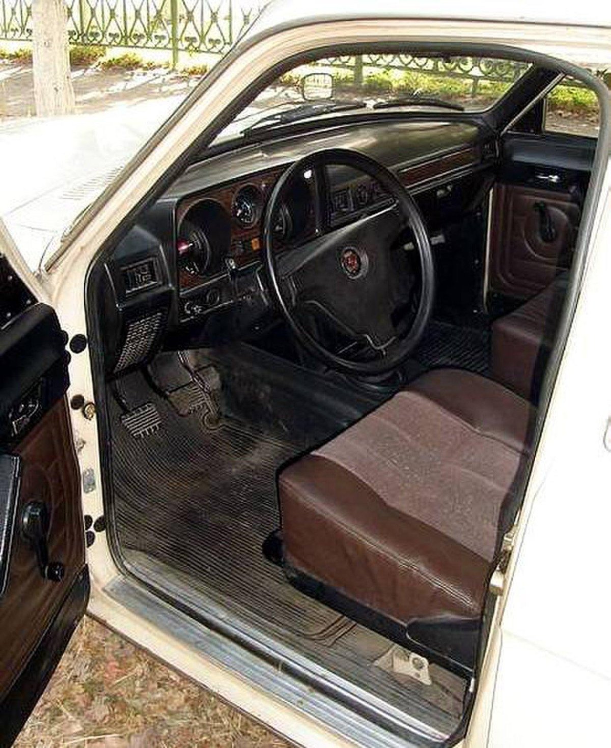 Волга ГАЗ 24 10 салон