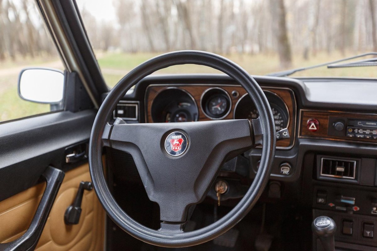 ГАЗ 24 10 салон